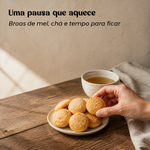 Broas de Mel Geocakes servidas com chá numa pausa acolhedora