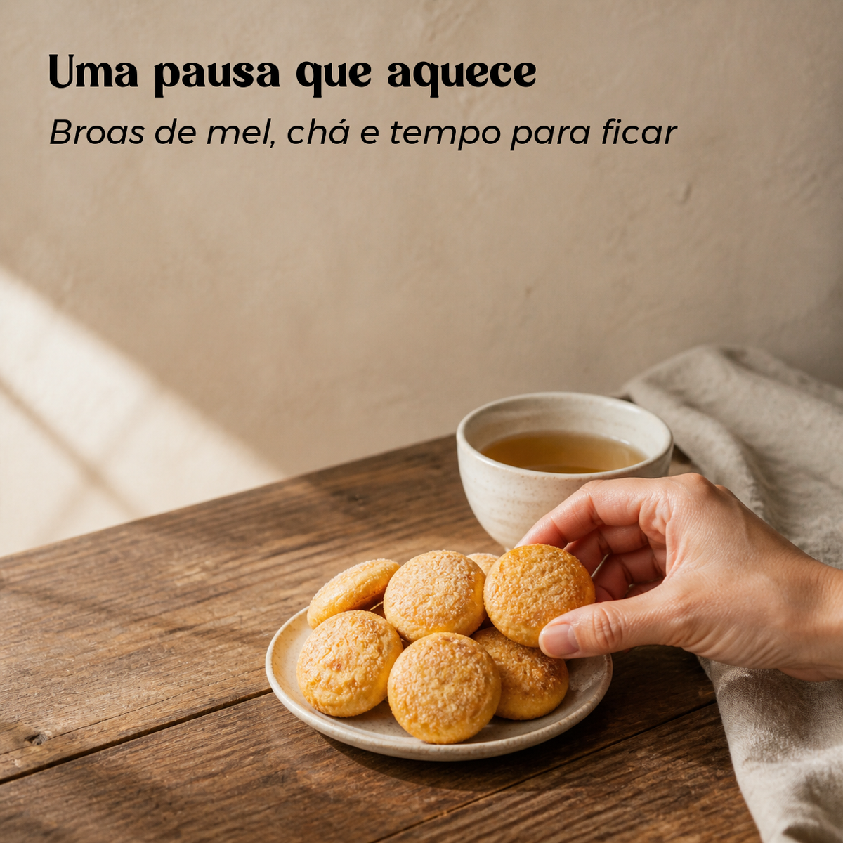 Broas de Mel Geocakes servidas com chá numa pausa acolhedora