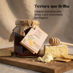 Geleia de marmelo biológica Geocakes em detalhe, com textura translúcida e queijo