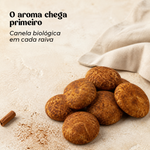 Raivas de Canela Biológicas Geocakes — aroma de canela biológica em cenário de pedra e linho